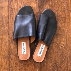 SIZE 6 Black Leather Steve Madden Flats